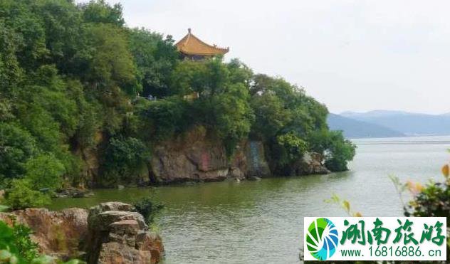 跟团旅游和自助游哪个更划算 跟团旅游和自助游哪个更划算