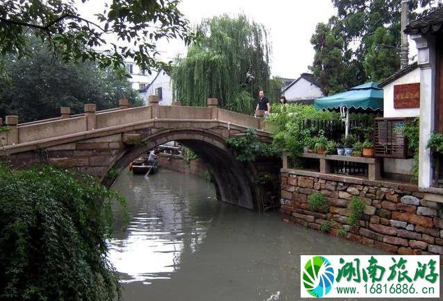 跟团旅游和自助游哪个更划算 跟团旅游和自助游哪个更划算