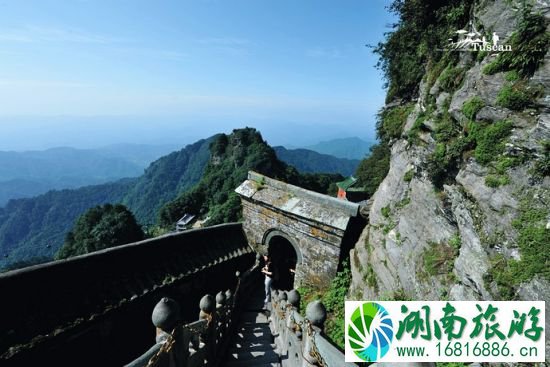 悬崖峭壁间的道路 悬崖峭壁间的道路