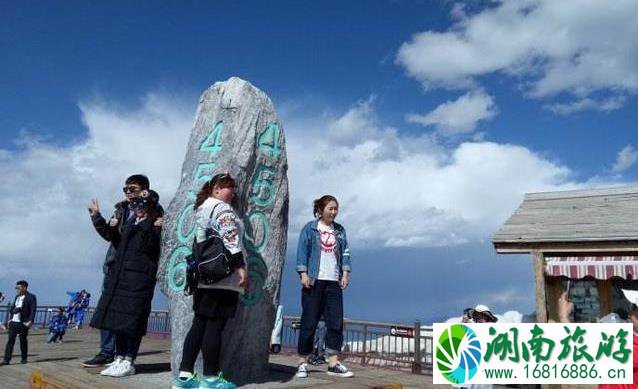 60岁以上的人适合去西藏旅游吗 60岁以上的人适合去西藏旅游吗